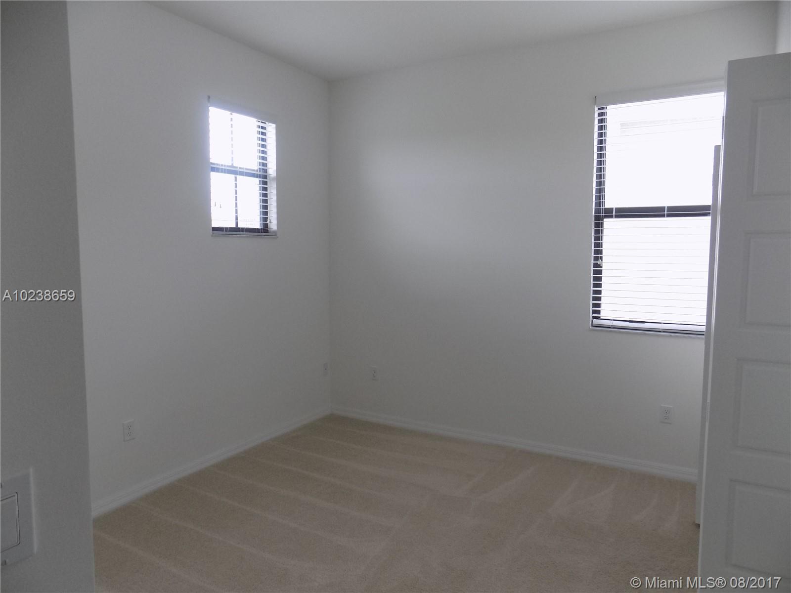 CHAMPION LAKES - Residential