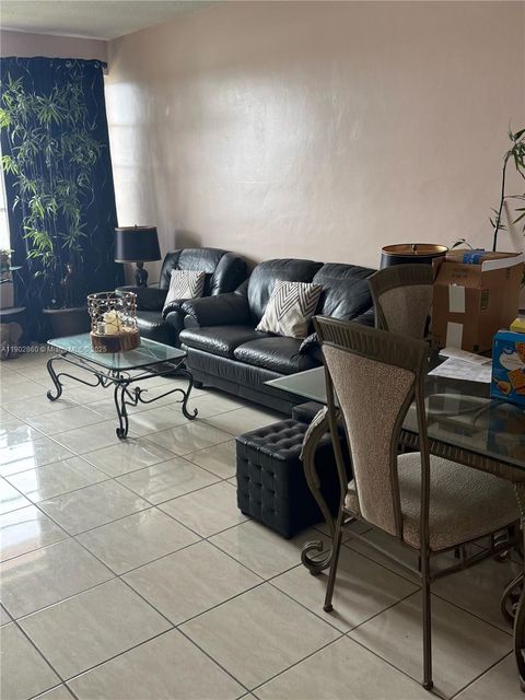 18555 NE 14th Ave 715 Miami FL 33179