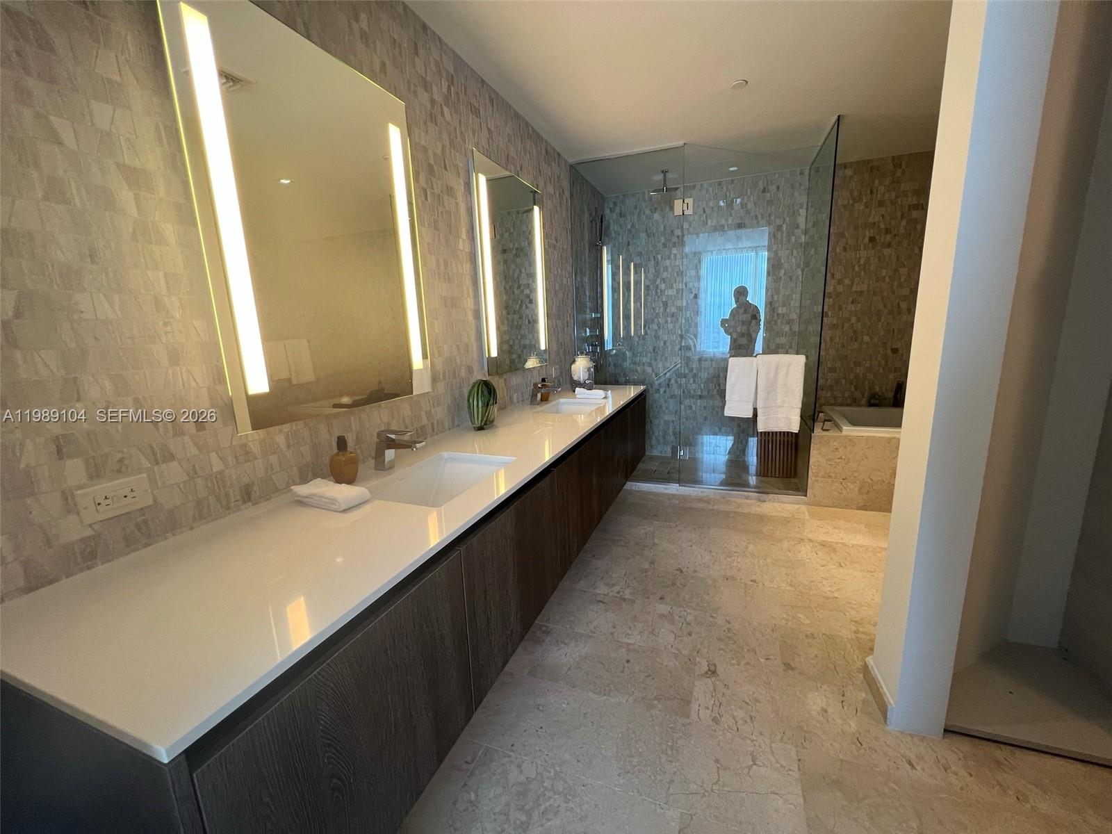 RISE CONDO - Residential