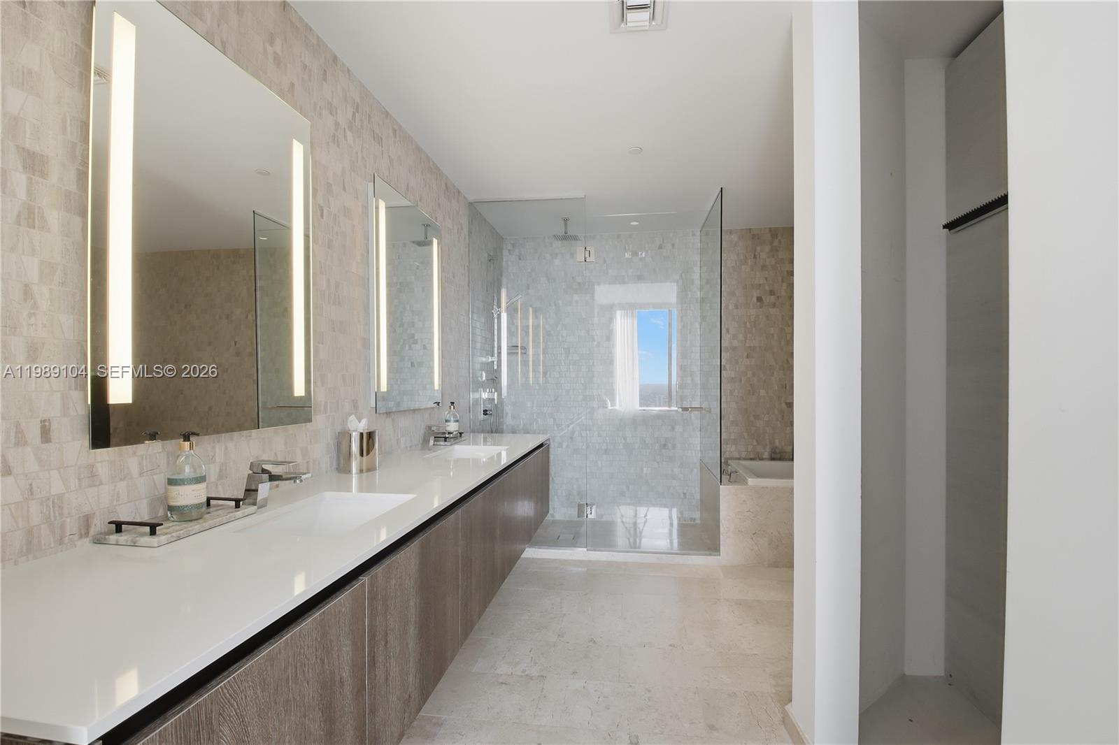 RISE CONDO - Residential