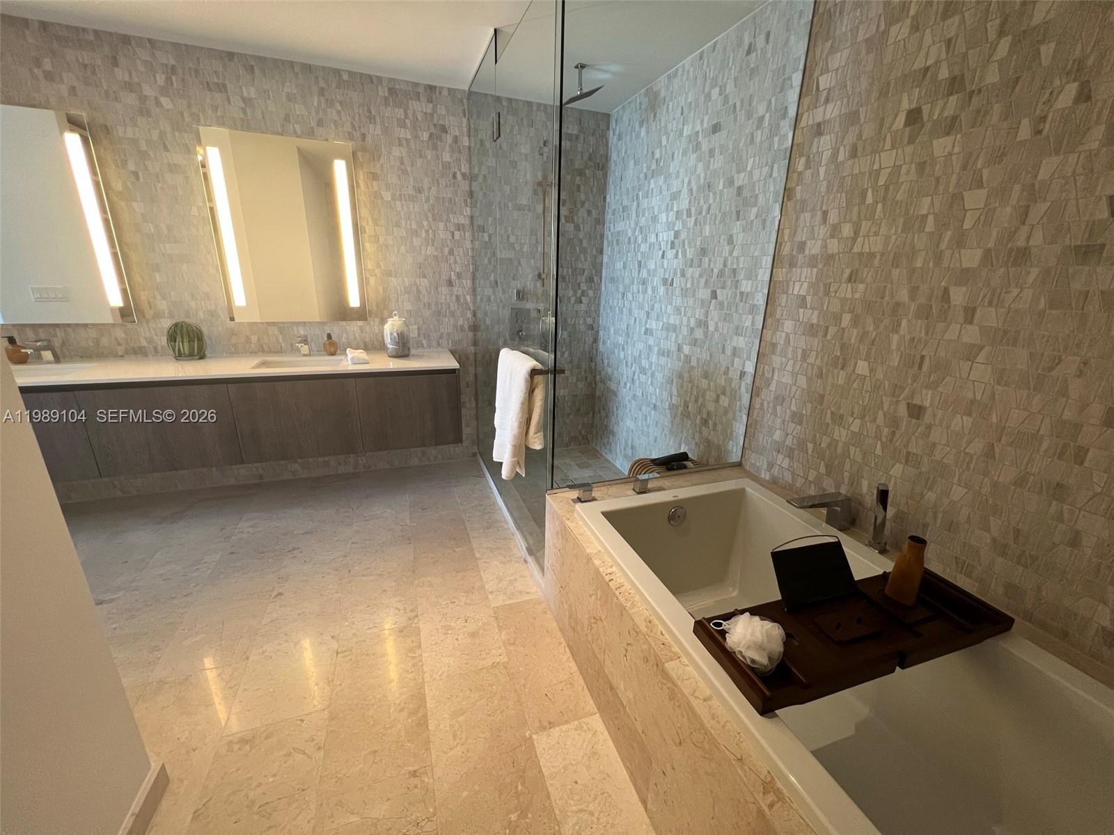 RISE CONDO - Residential