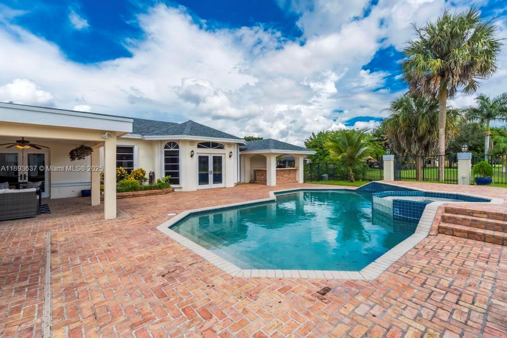 DAVIE WHISPERING PINES - Residential