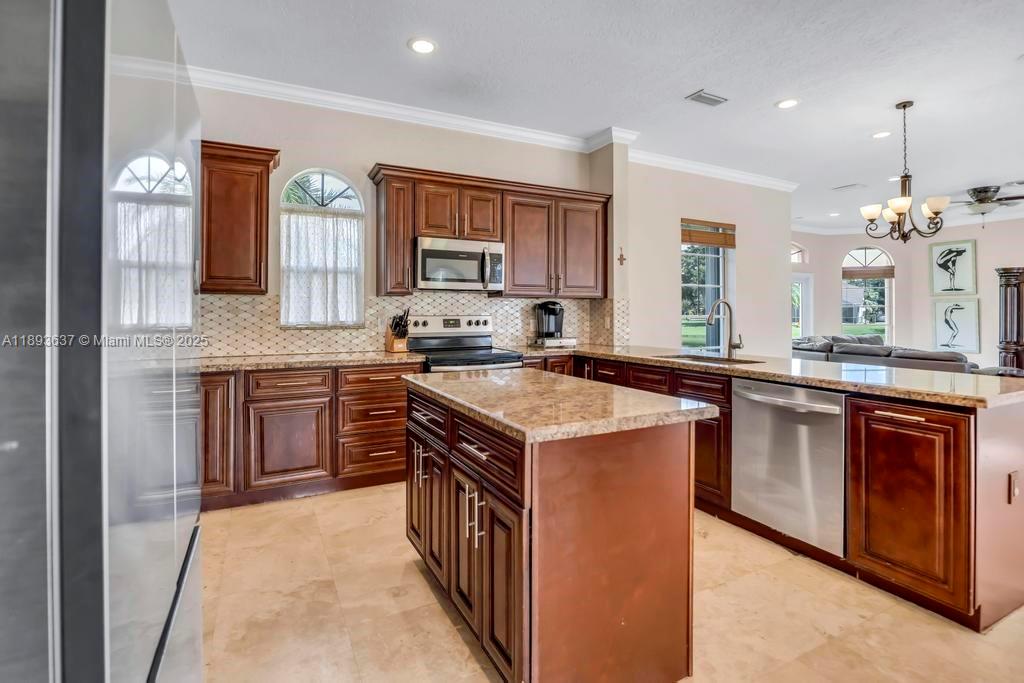 DAVIE WHISPERING PINES - Residential