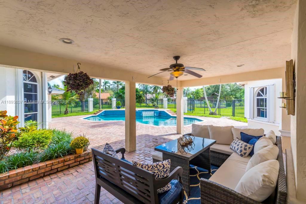 DAVIE WHISPERING PINES - Residential