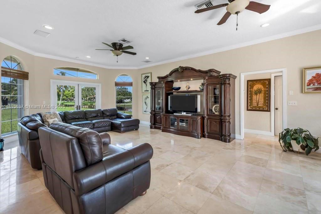 DAVIE WHISPERING PINES - Residential