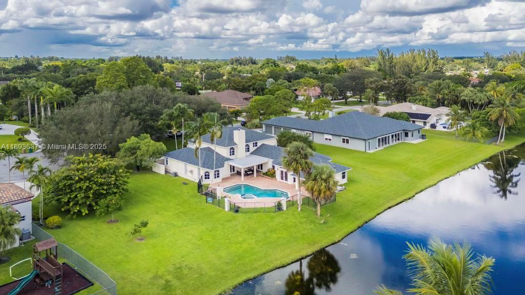 DAVIE WHISPERING PINES - Residential