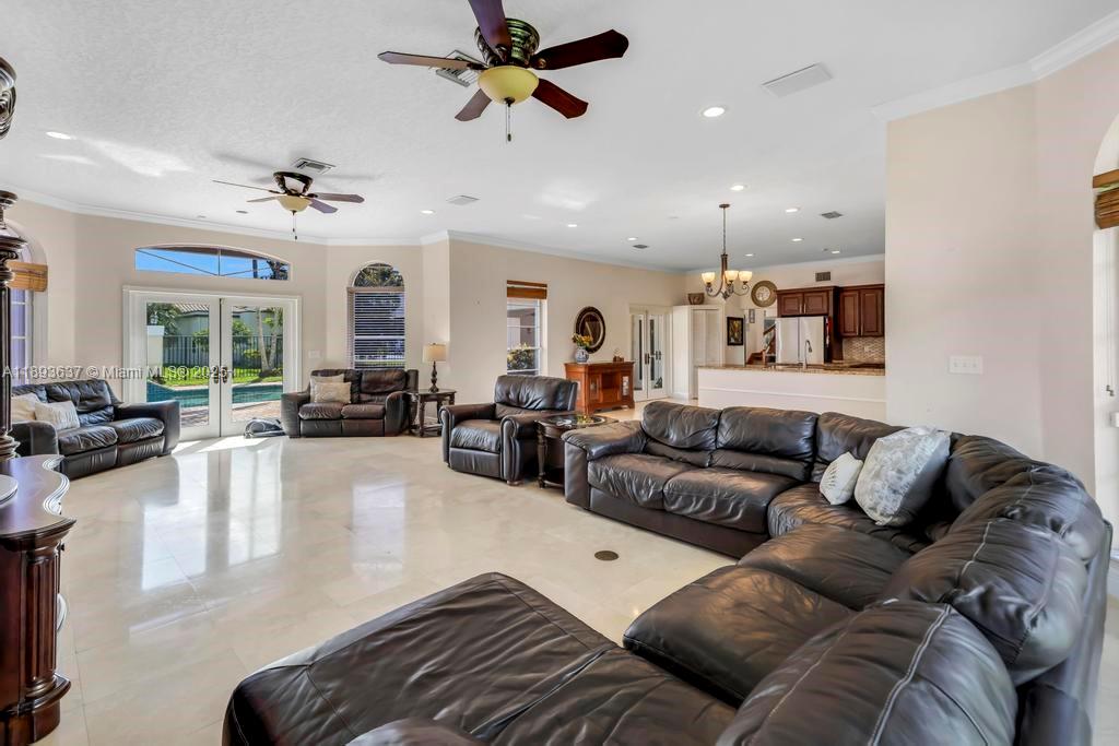 DAVIE WHISPERING PINES - Residential