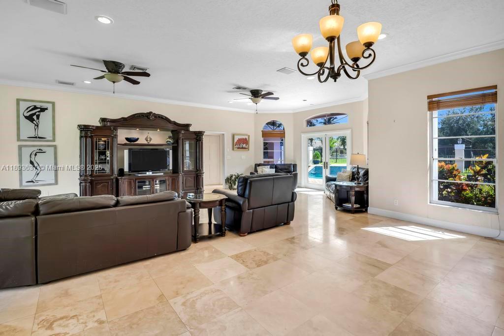 DAVIE WHISPERING PINES - Residential