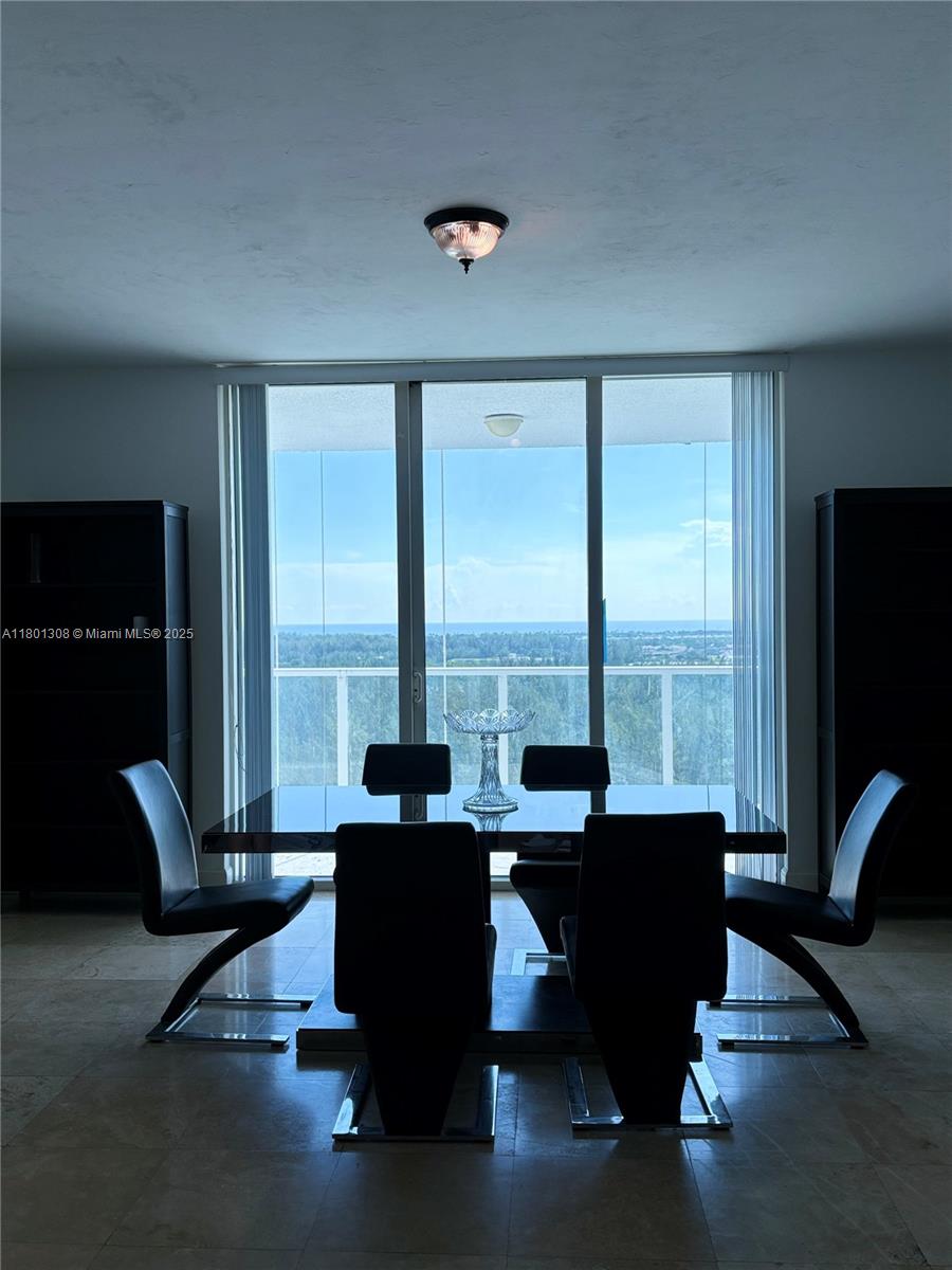 THE OAKS I CONDO - Residential