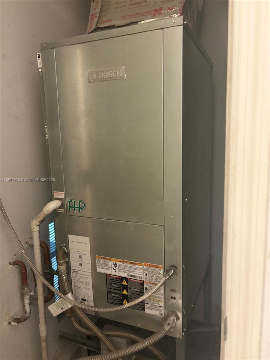 THE OAKS I CONDO - Residential