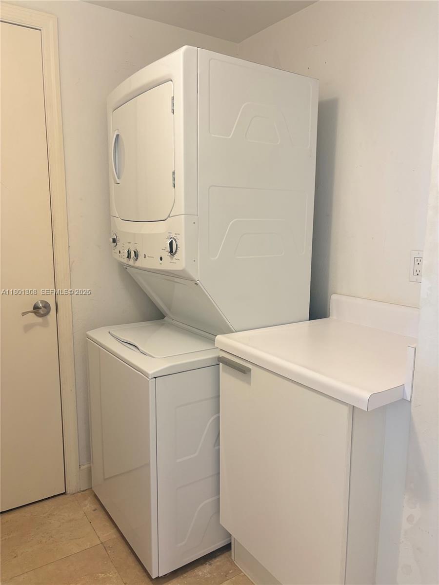 THE OAKS I CONDO - Residential