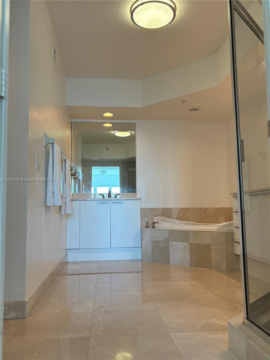 THE OAKS I CONDO - Residential