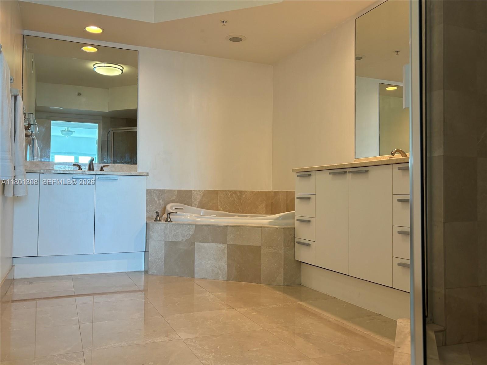 THE OAKS I CONDO - Residential