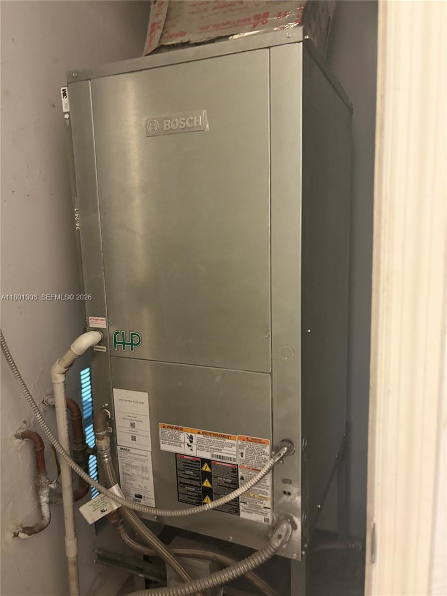 THE OAKS I CONDO - Residential