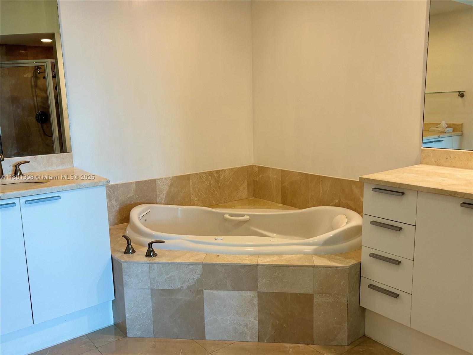 THE OAKS I CONDO - Residential