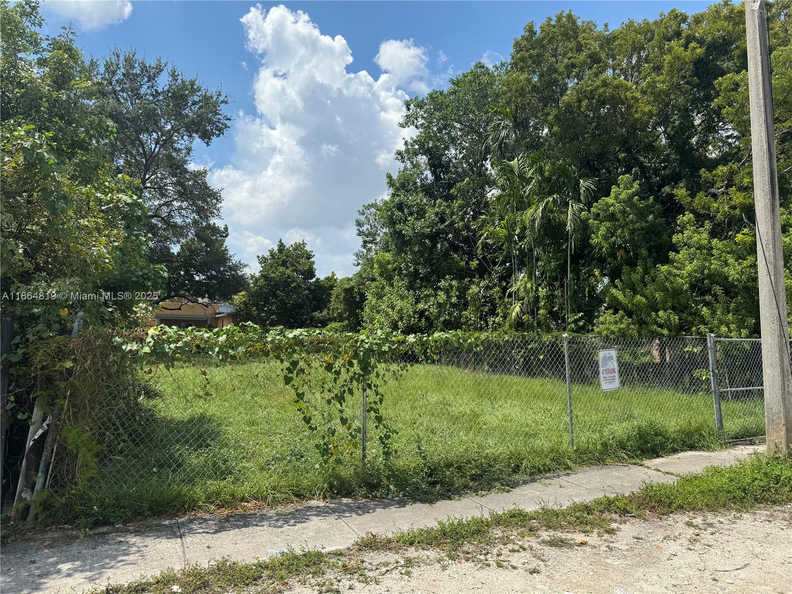Vacant land. Build your duplex in Middle of Miami. Walking distance to Wynwood. Allapattah Metrorail station, Midtown, Design District, Downtown Miami and the Health District. Phenomenal location.