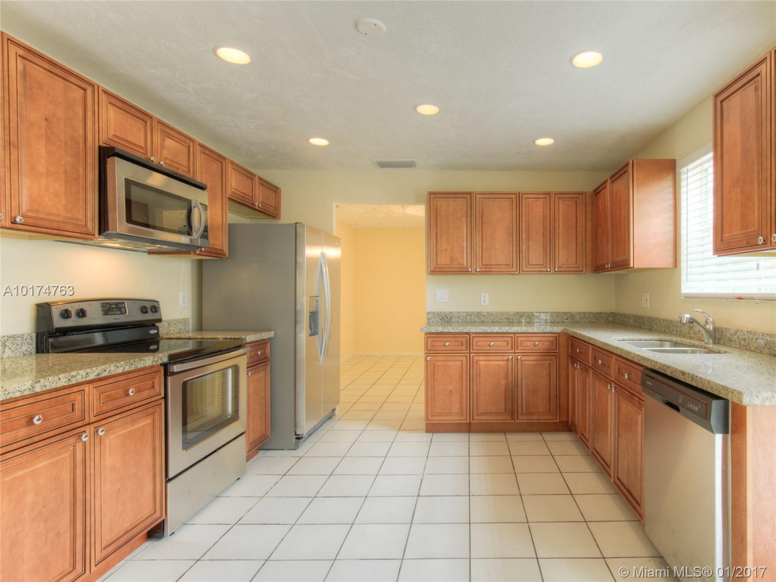 Seagrape Twnhms Amd 01 - Residential Lease