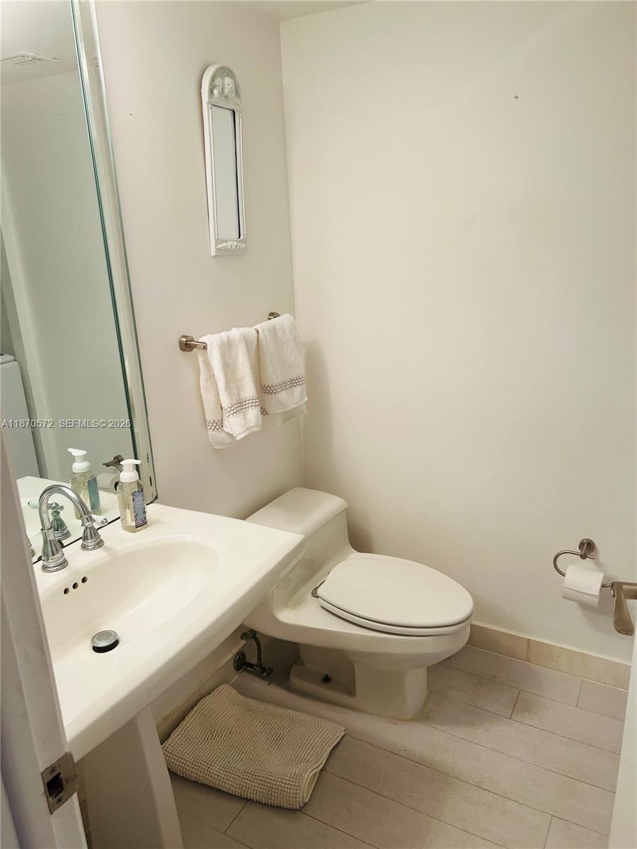 MYSTIC POINTE CONDO NO TH - Residential