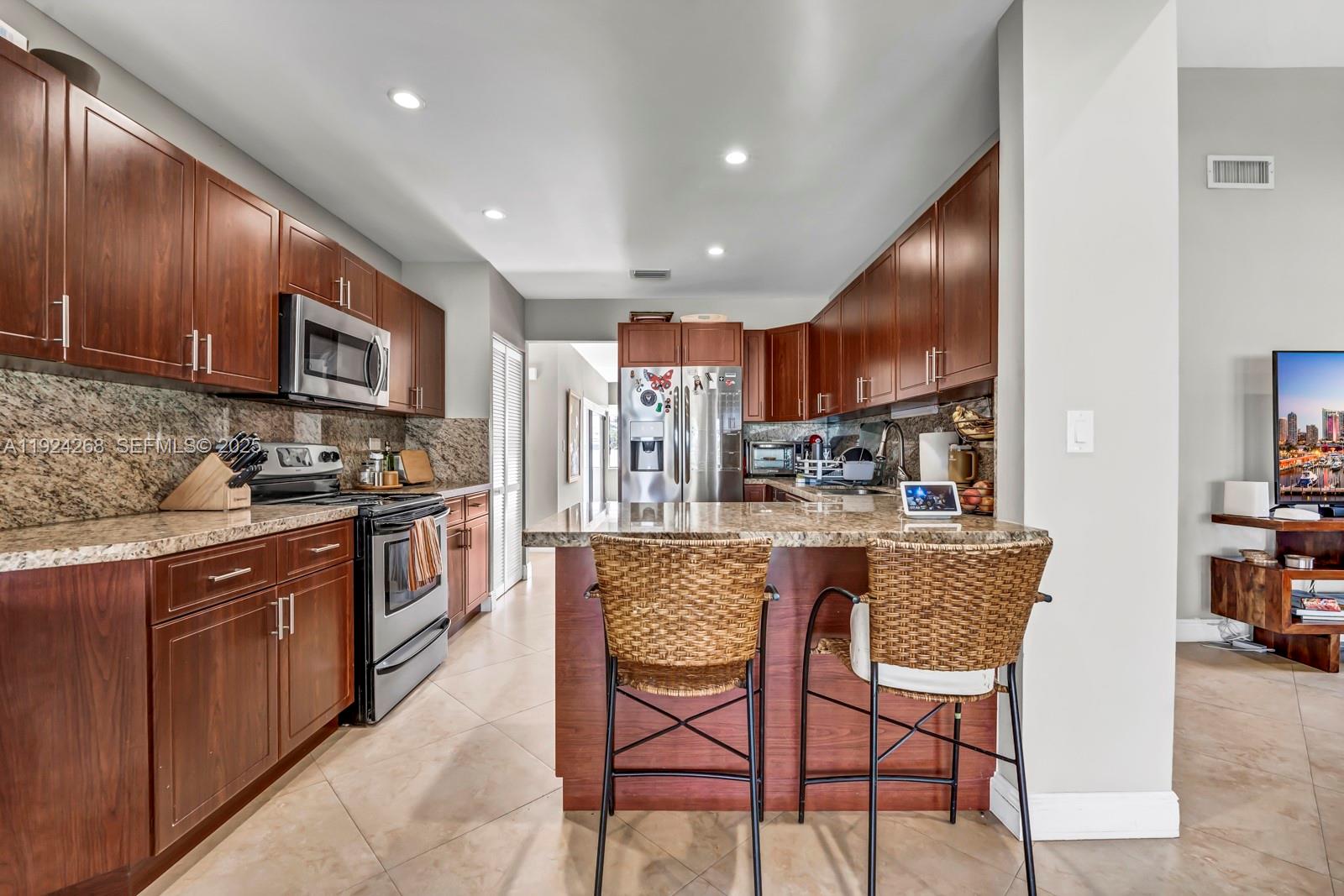 BLUE LAKE ESTATES - Residential Lease