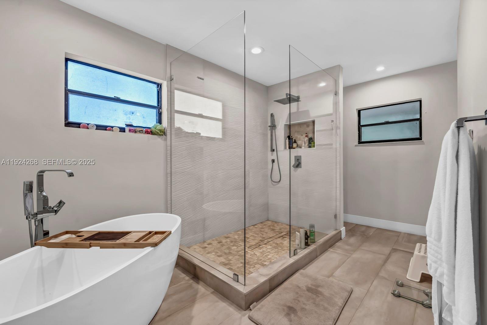 BLUE LAKE ESTATES - Residential Lease