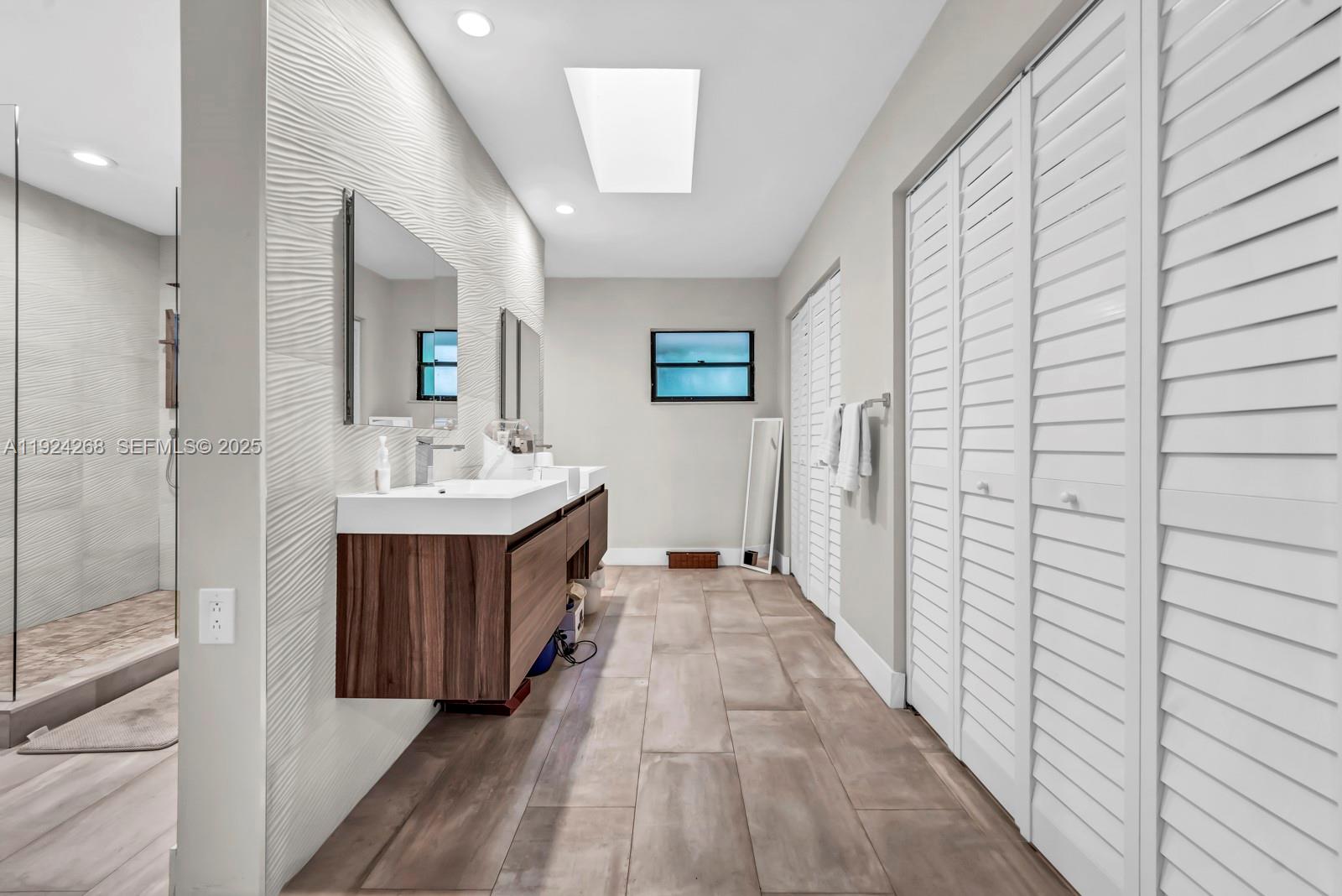 BLUE LAKE ESTATES - Residential Lease