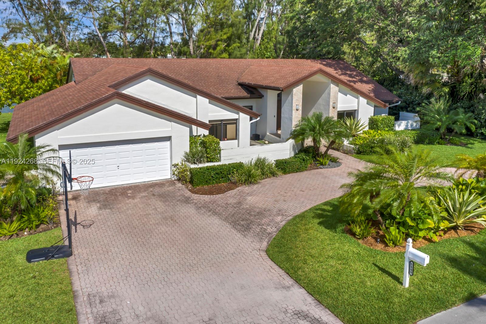 BLUE LAKE ESTATES - Residential Lease