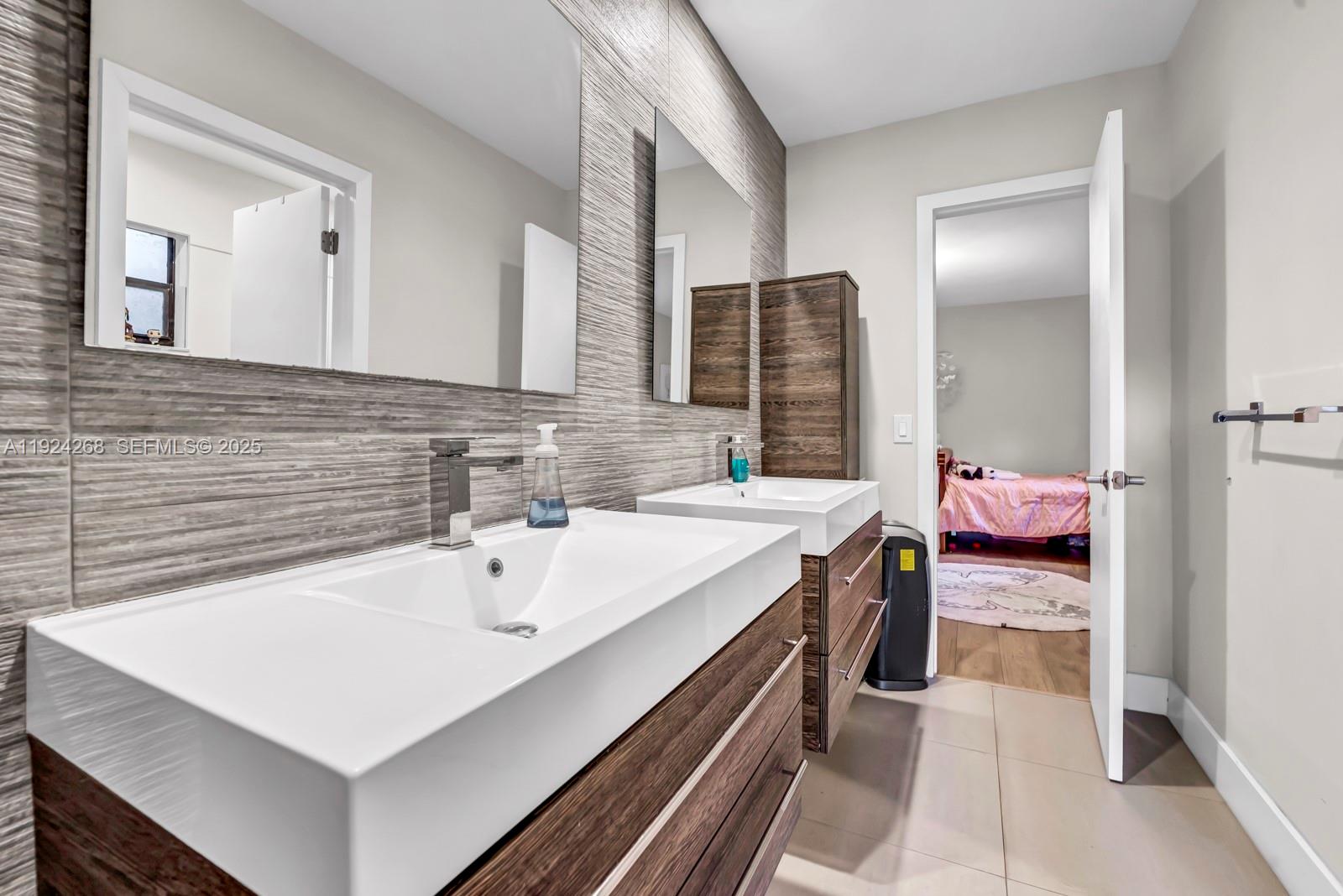 BLUE LAKE ESTATES - Residential Lease