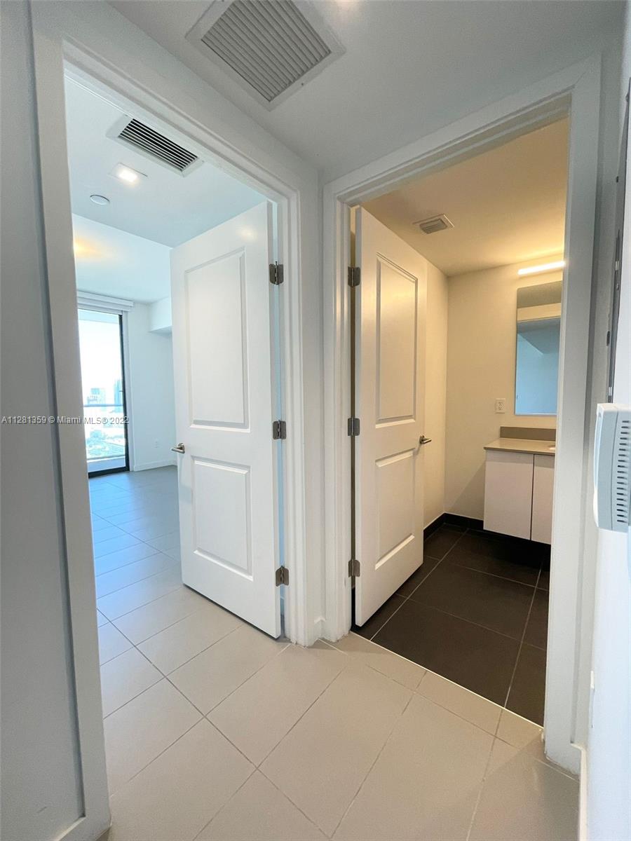 CANVAS CONDO - Residential Lease