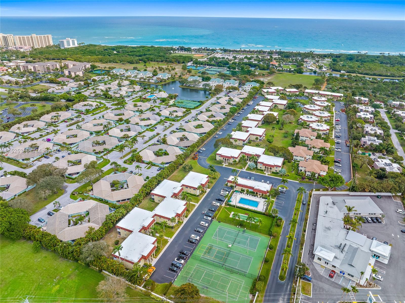 VILLAS ON THE GREEN - Residential Lease