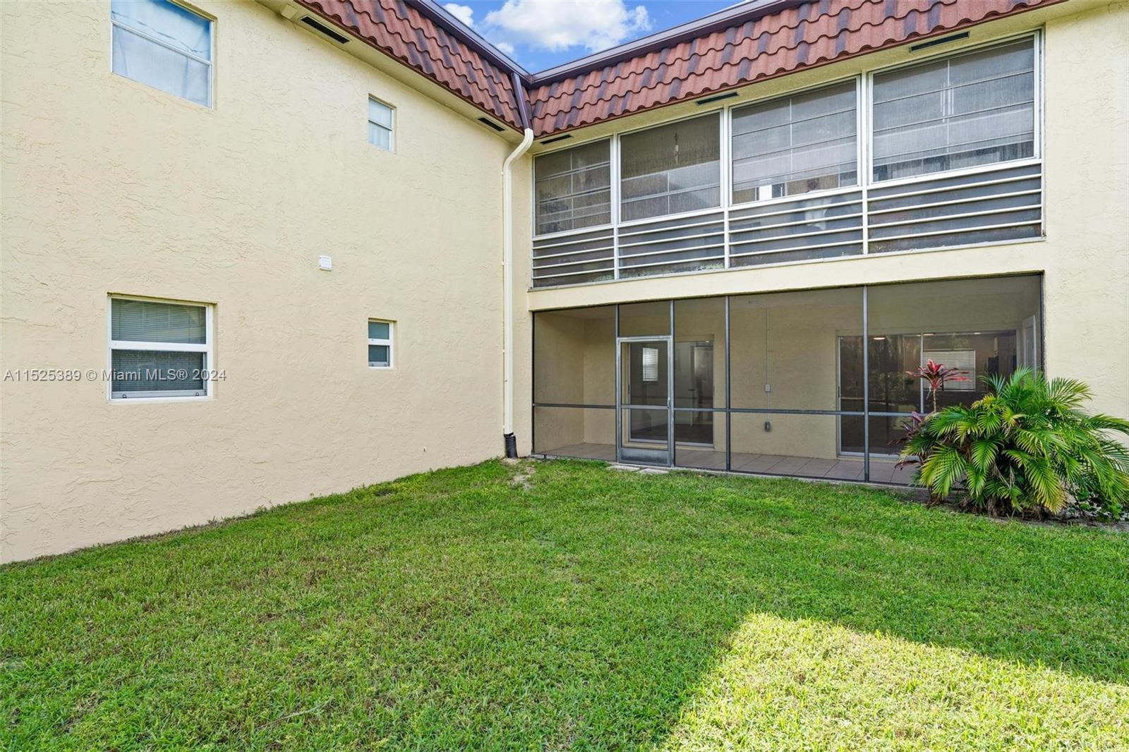 VILLAS ON THE GREEN - Residential Lease
