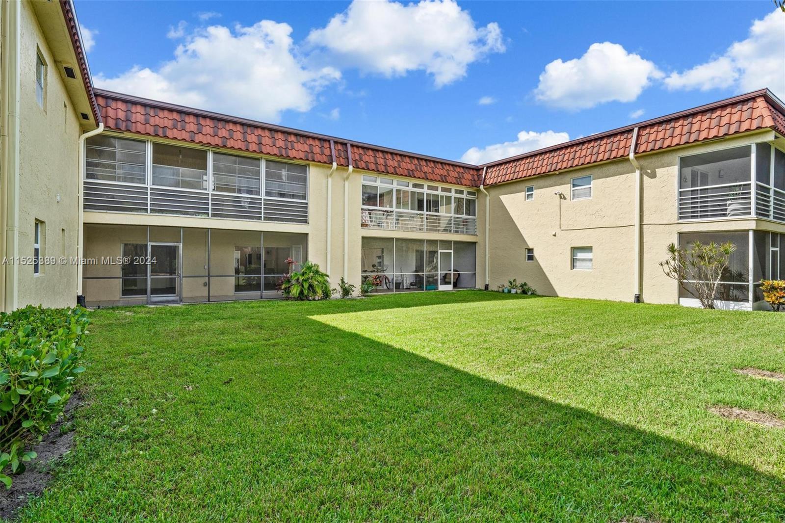 VILLAS ON THE GREEN - Residential Lease