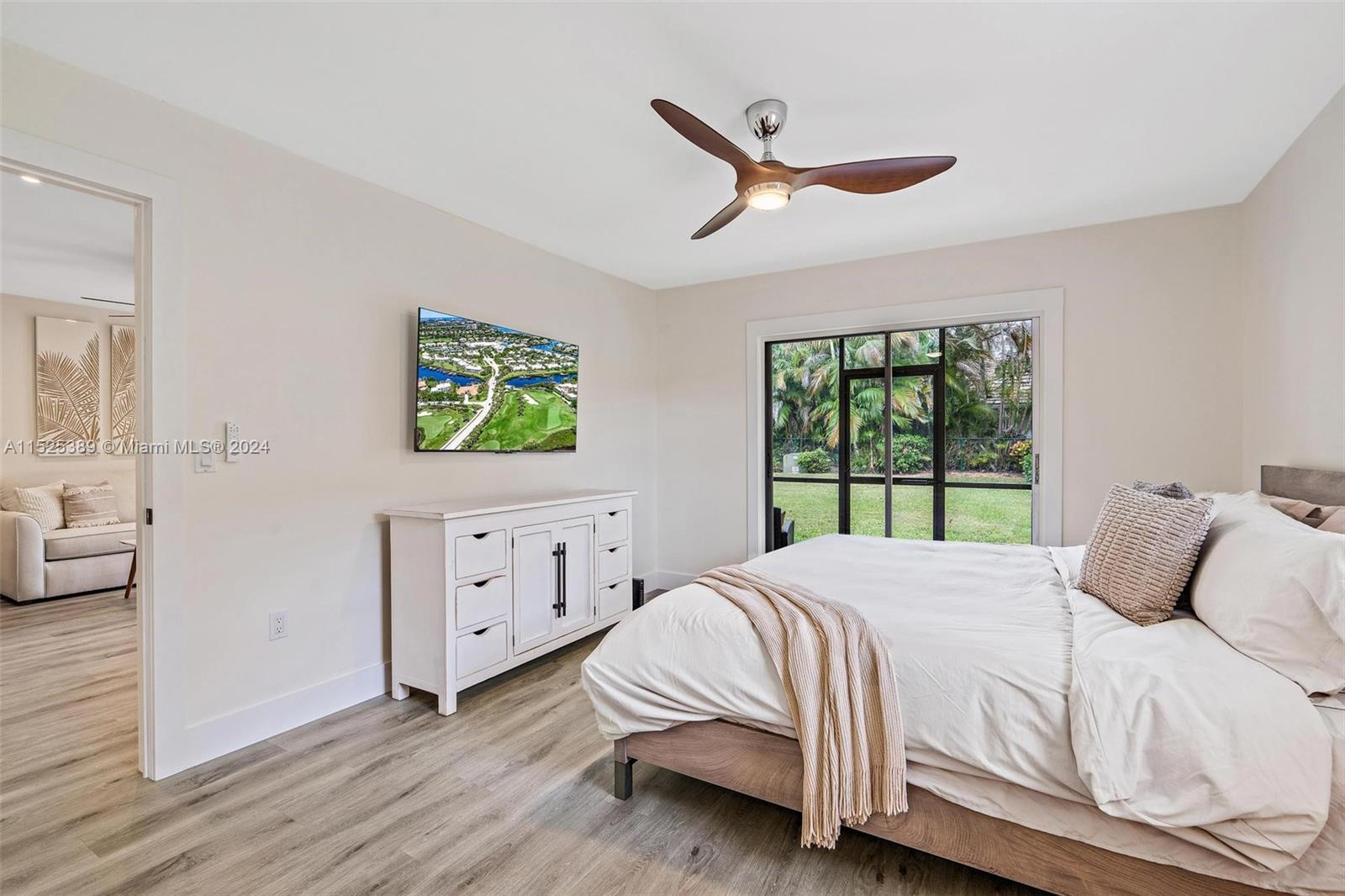 VILLAS ON THE GREEN - Residential Lease
