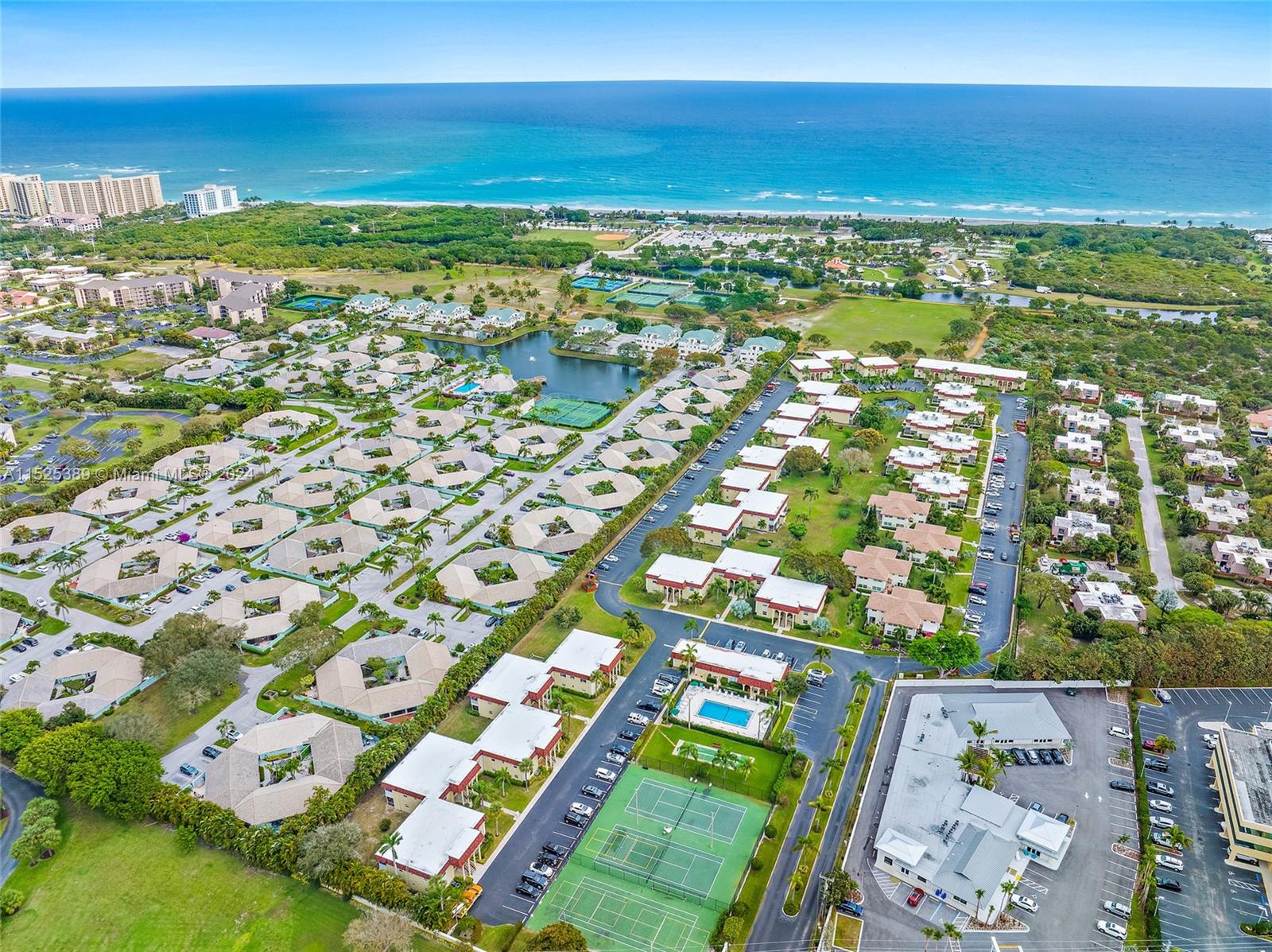 VILLAS ON THE GREEN - Residential Lease