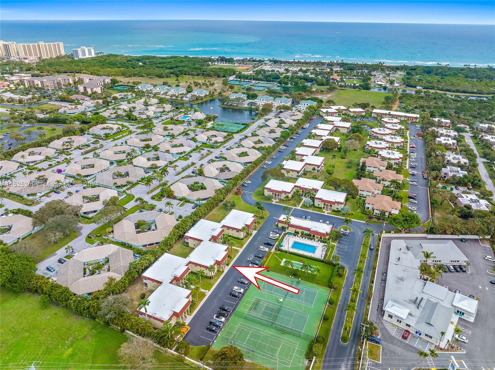 VILLAS ON THE GREEN - Residential Lease