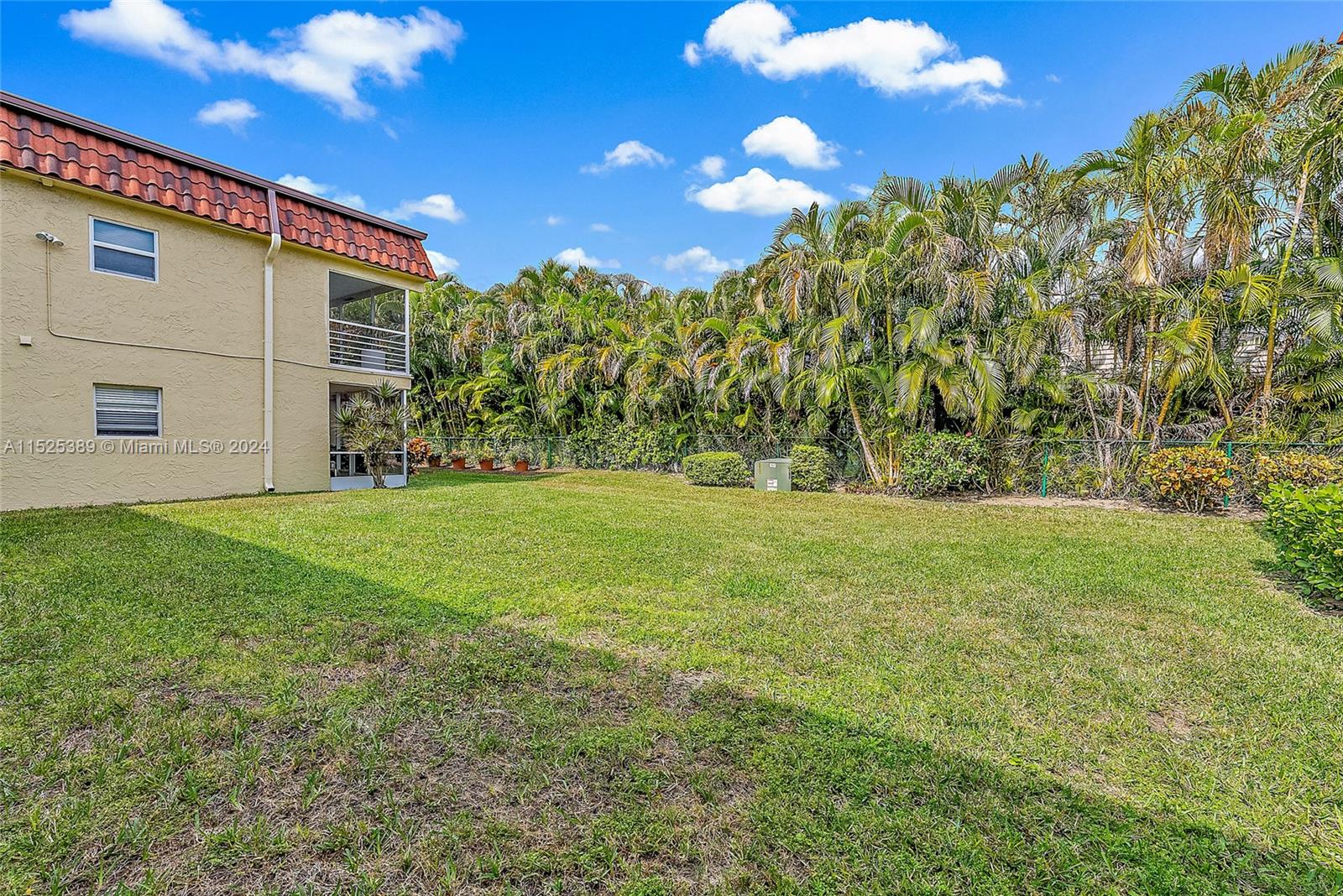 VILLAS ON THE GREEN - Residential Lease