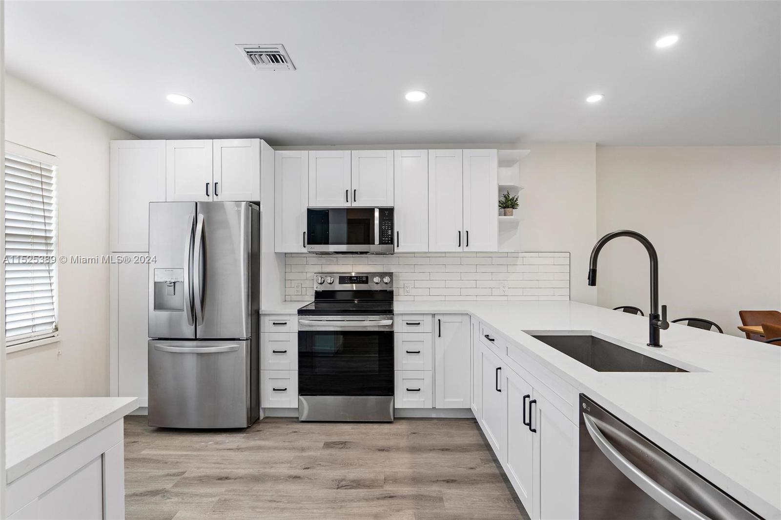 VILLAS ON THE GREEN - Residential Lease