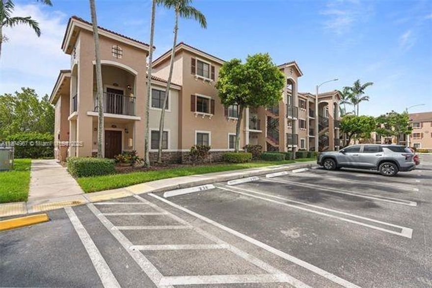 SPACIOUS 2 BED / 2 BAHT APARTMENT OPEN CONCEPT LAYOUT, GREAT LOCATION AND EXCELLENT  COMMUNITY, NEAR SCHOOL, SHOP AND MORE. GREAT CLUB HOUSE WITH MANY AMENITIES. READY TO MOVE IN.