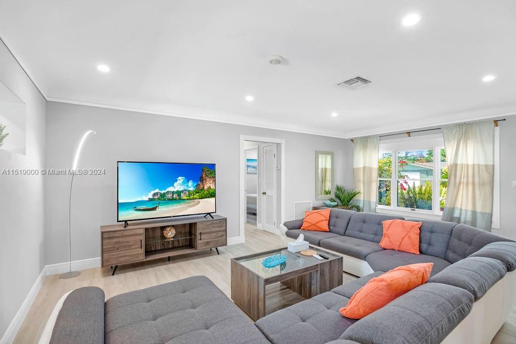 CORAL RIDGE ISLES - Residential Lease