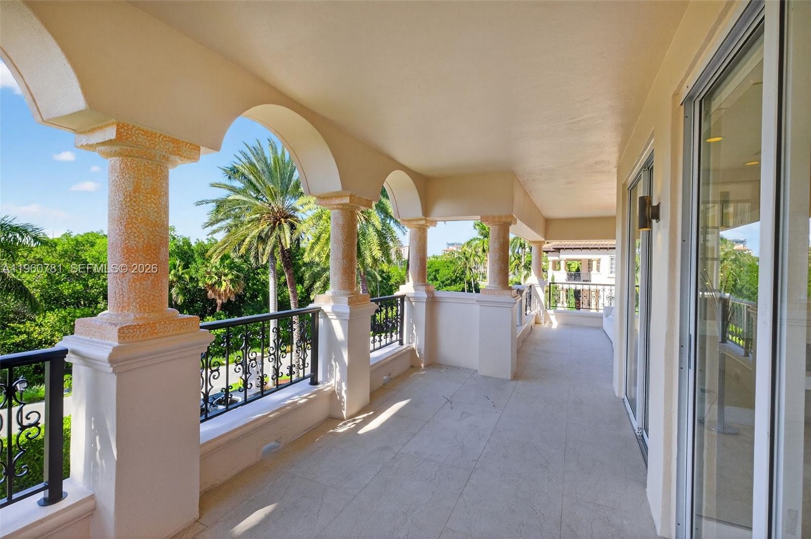 SEASIDE CONDO - Residential