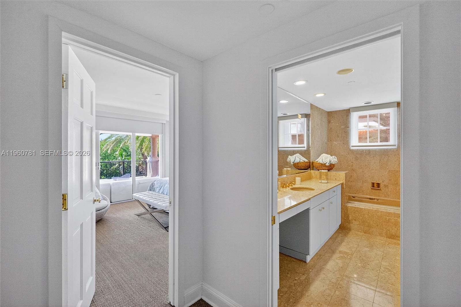 SEASIDE CONDO - Residential