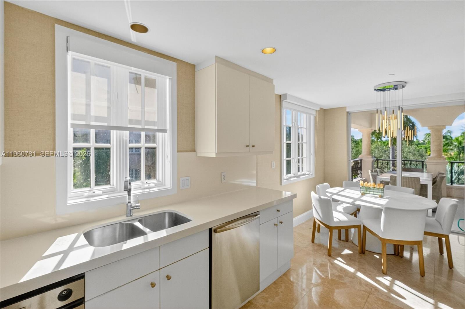 SEASIDE CONDO - Residential