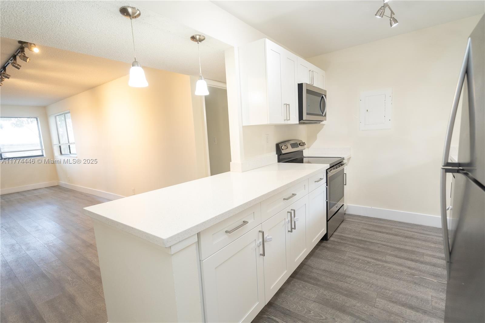 search properties 2 185 Lakeview Dr 102