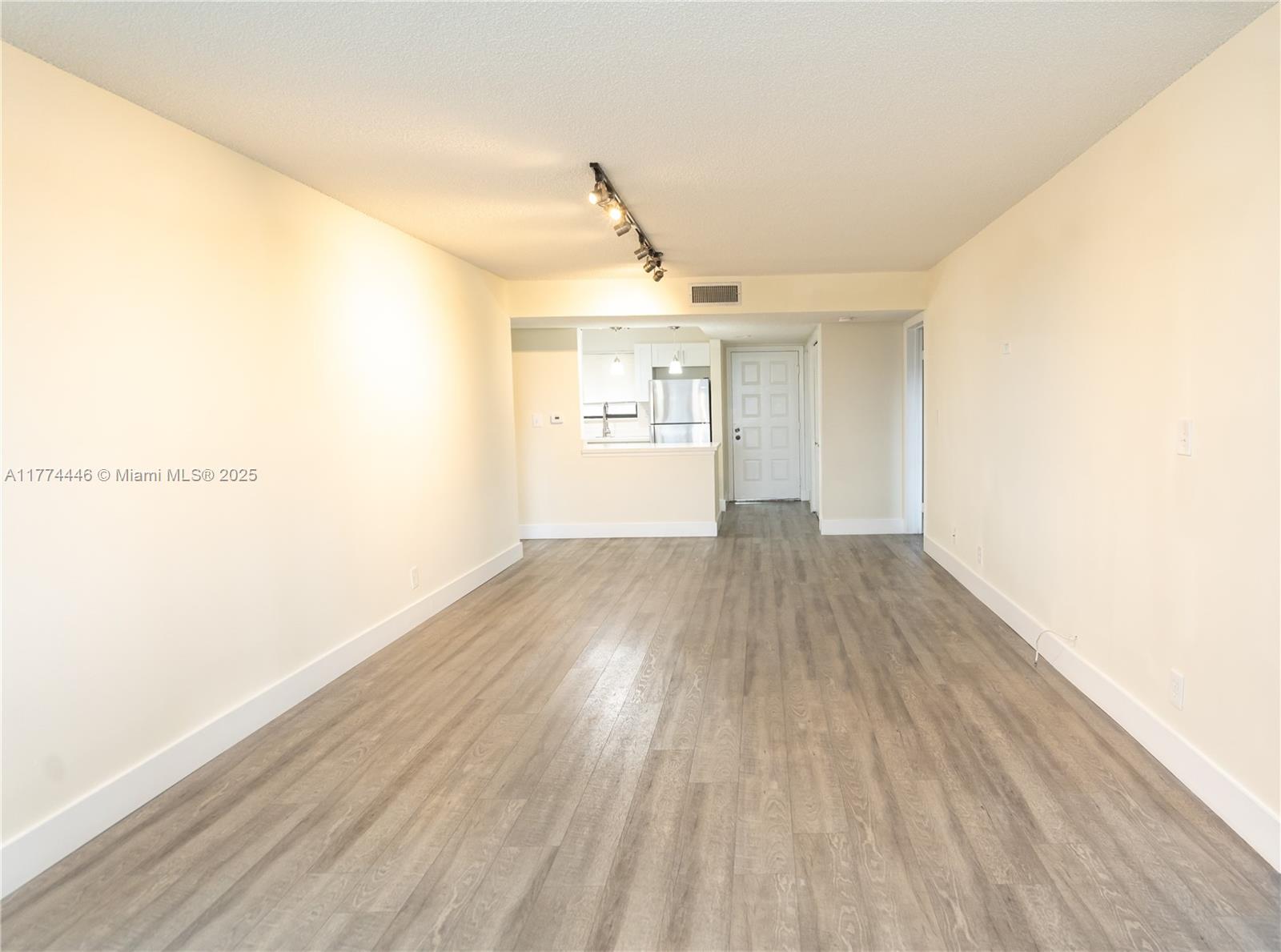 search properties 3 185 Lakeview Dr 102