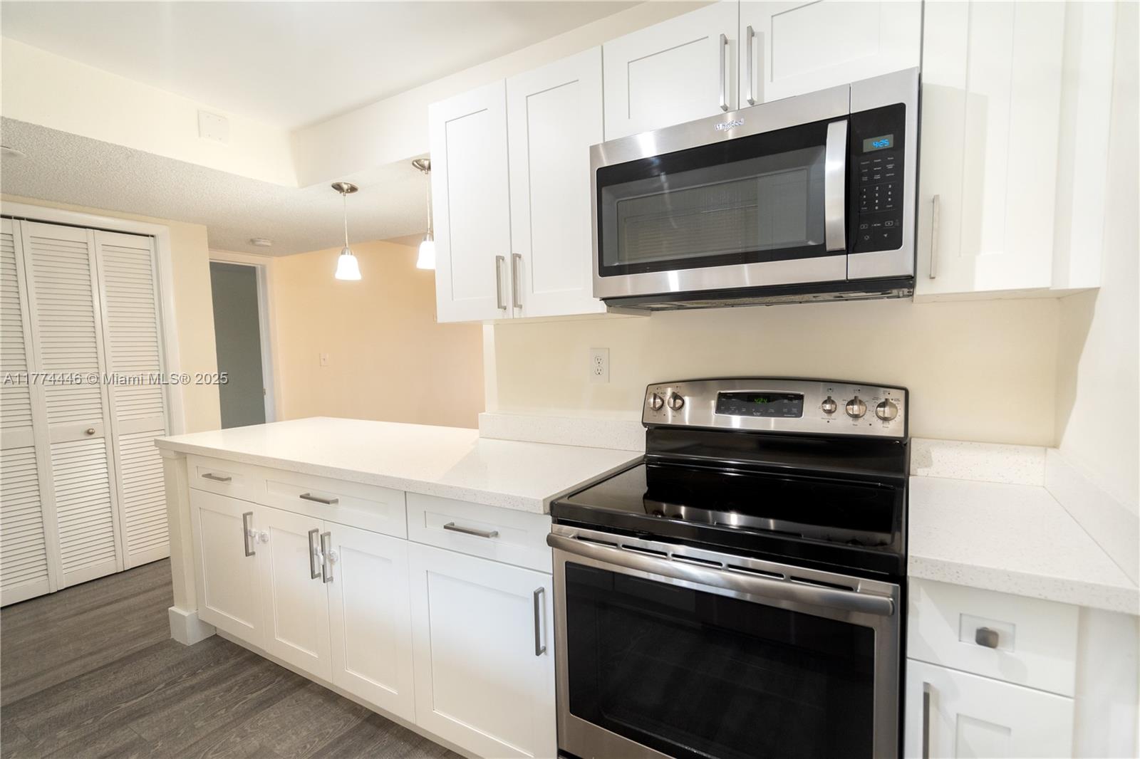 Property for Sale at 185 Lakeview Dr 102, Weston, Broward County, Florida - Bedrooms: 2 
Bathrooms: 2  - $300,000