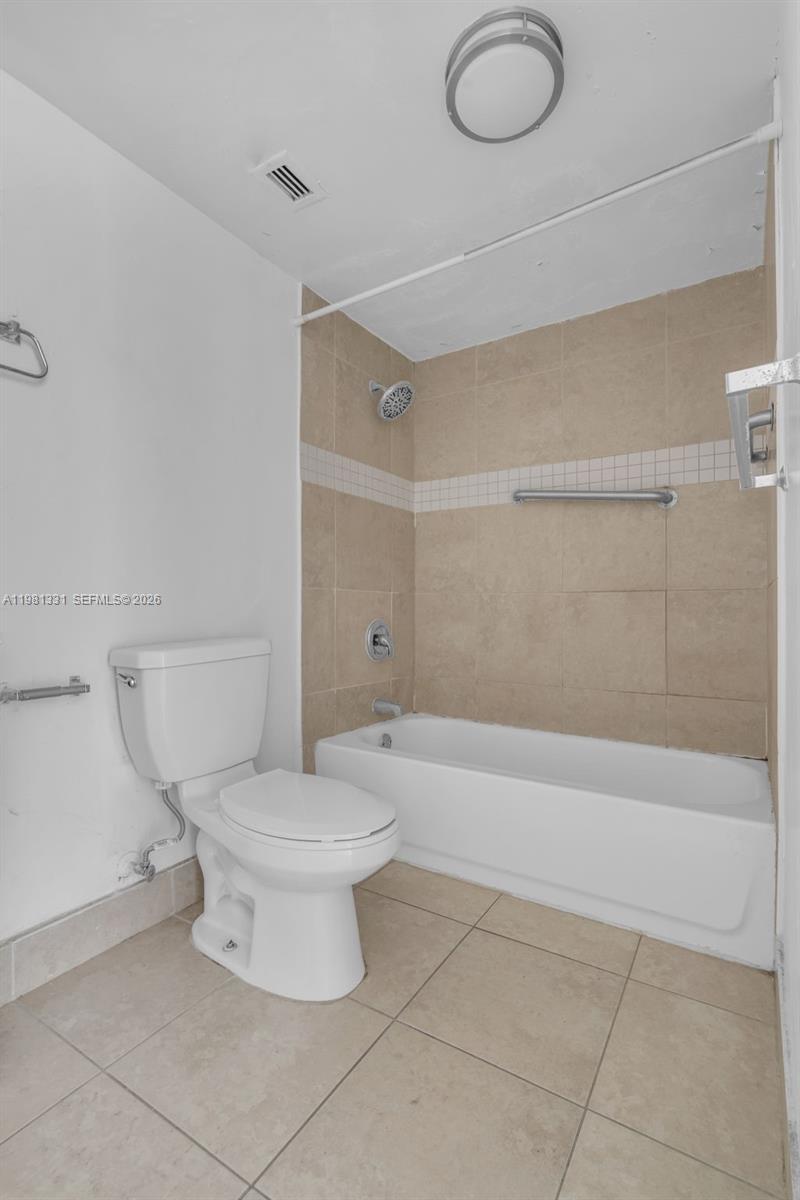 DADELAND PLACE CONDO - Residential