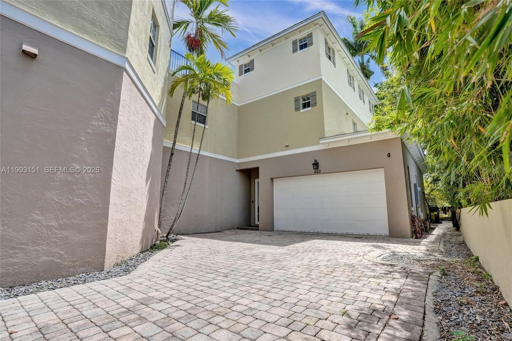 Photo of 822 SW 10th St, Fort Lauderdale, FL 33315 (MLS # A11993151)