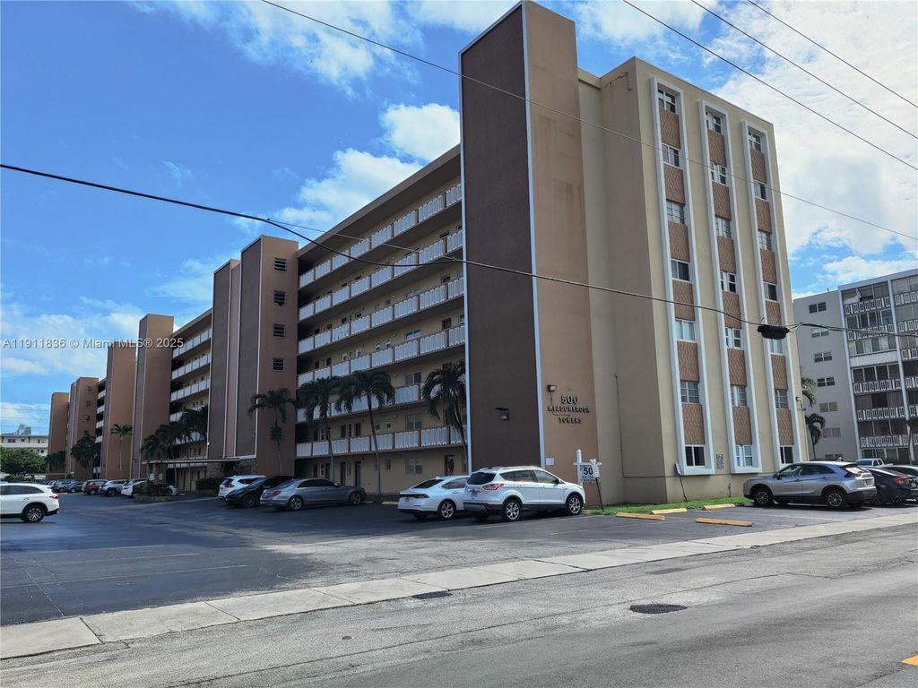 Photo of 500 NE 12th Ave #102, Hallandale Beach, FL 33009 (MLS # A11911836)