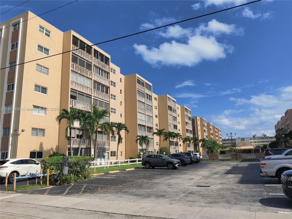 Photo of 500 NE 12th Ave #102, Hallandale Beach, FL 33009 (MLS # A11911836)