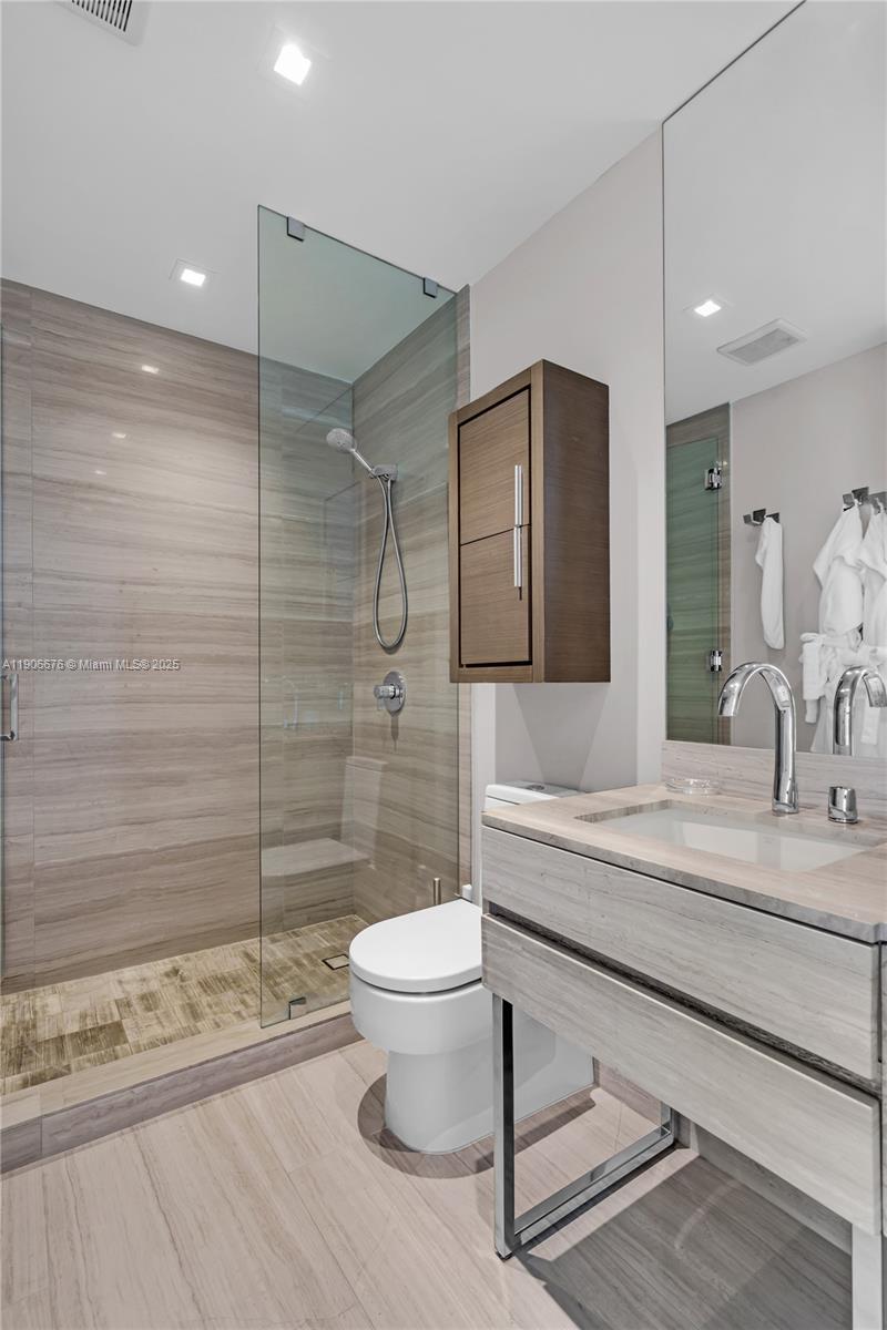 18975 COLLINS CONDO - Residential Lease