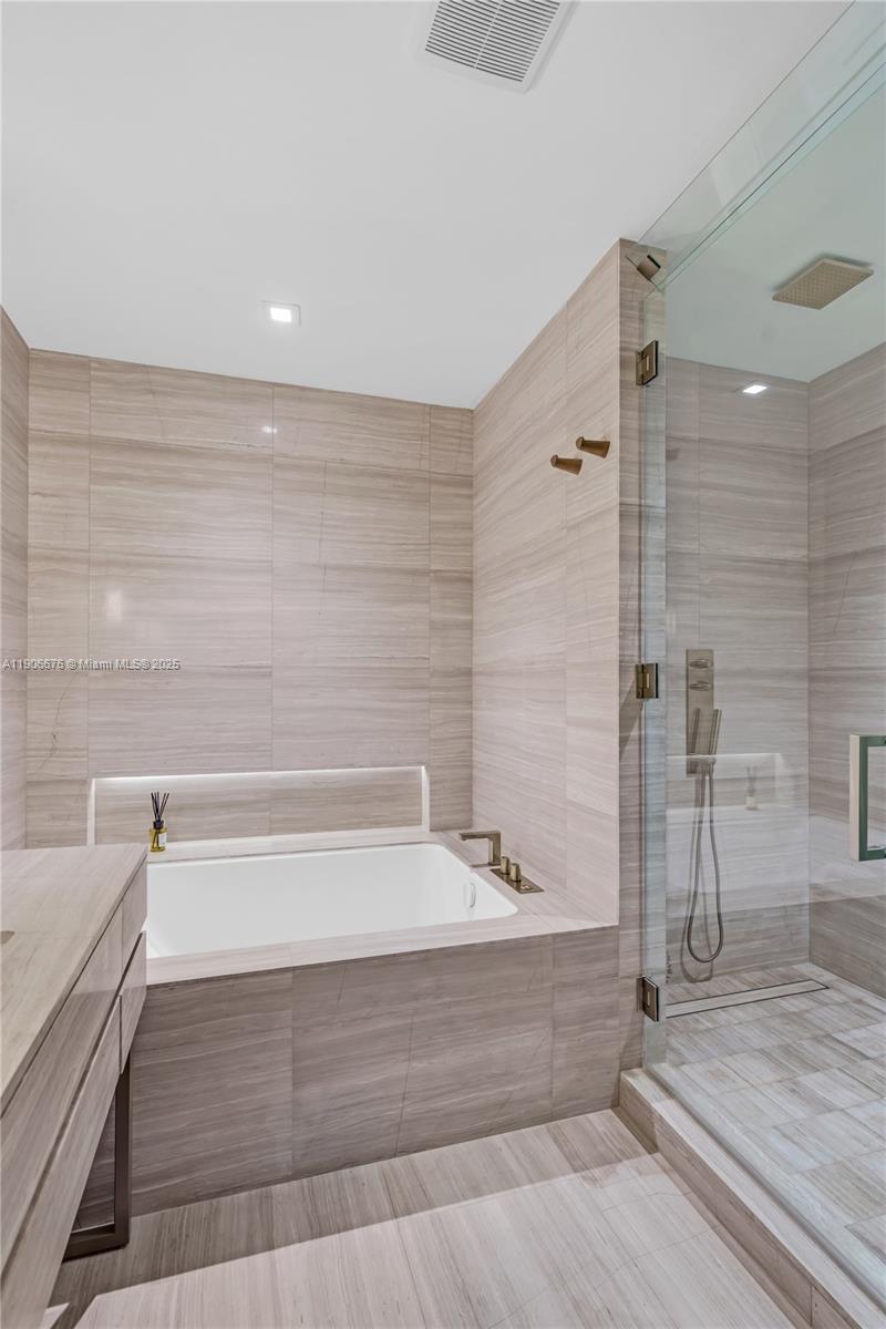 18975 COLLINS CONDO - Residential Lease